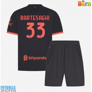 Billiga AC Milan Davide Bartesaghi #33 Tredjeställ Barn 2026-27 Kortärmad (+ Korta byxor)